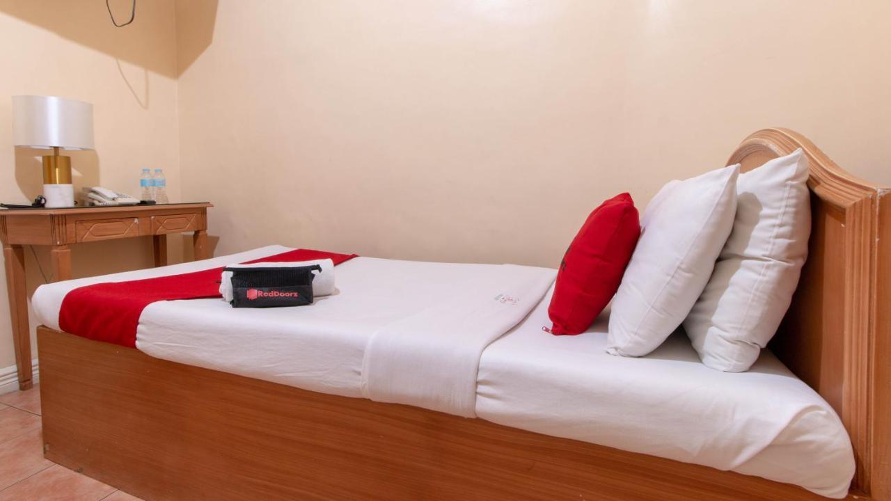 Reddoorz @ Downtown Tacloban Hotel Ngoại thất bức ảnh